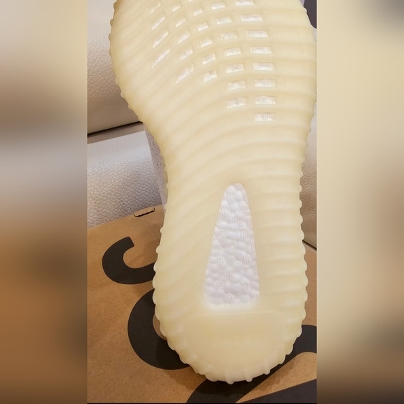 AUTHENTIC Yeezy Boost 350 V2 Adidas C White Sneakers Athletic shoes size 11.5 - Picture 6 of 8